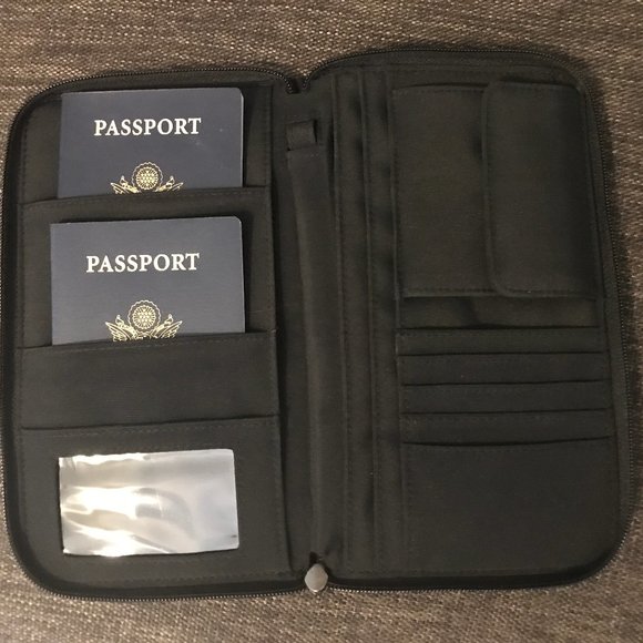 Kenneth Cole Reaction Other - ✈️Kenneth Cole travel wallet